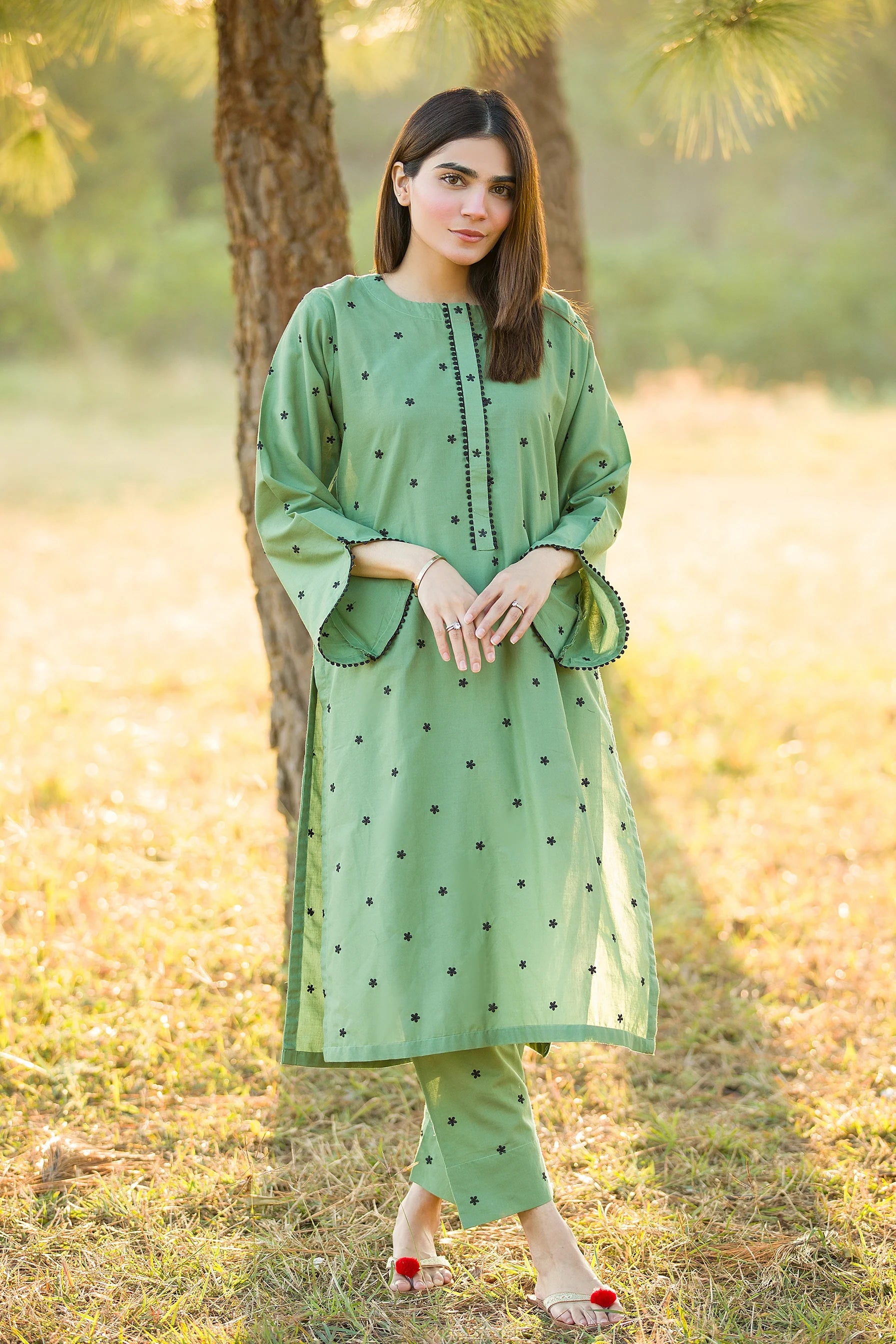 Nilofer- Green Embroidered Lawn 2 Piece