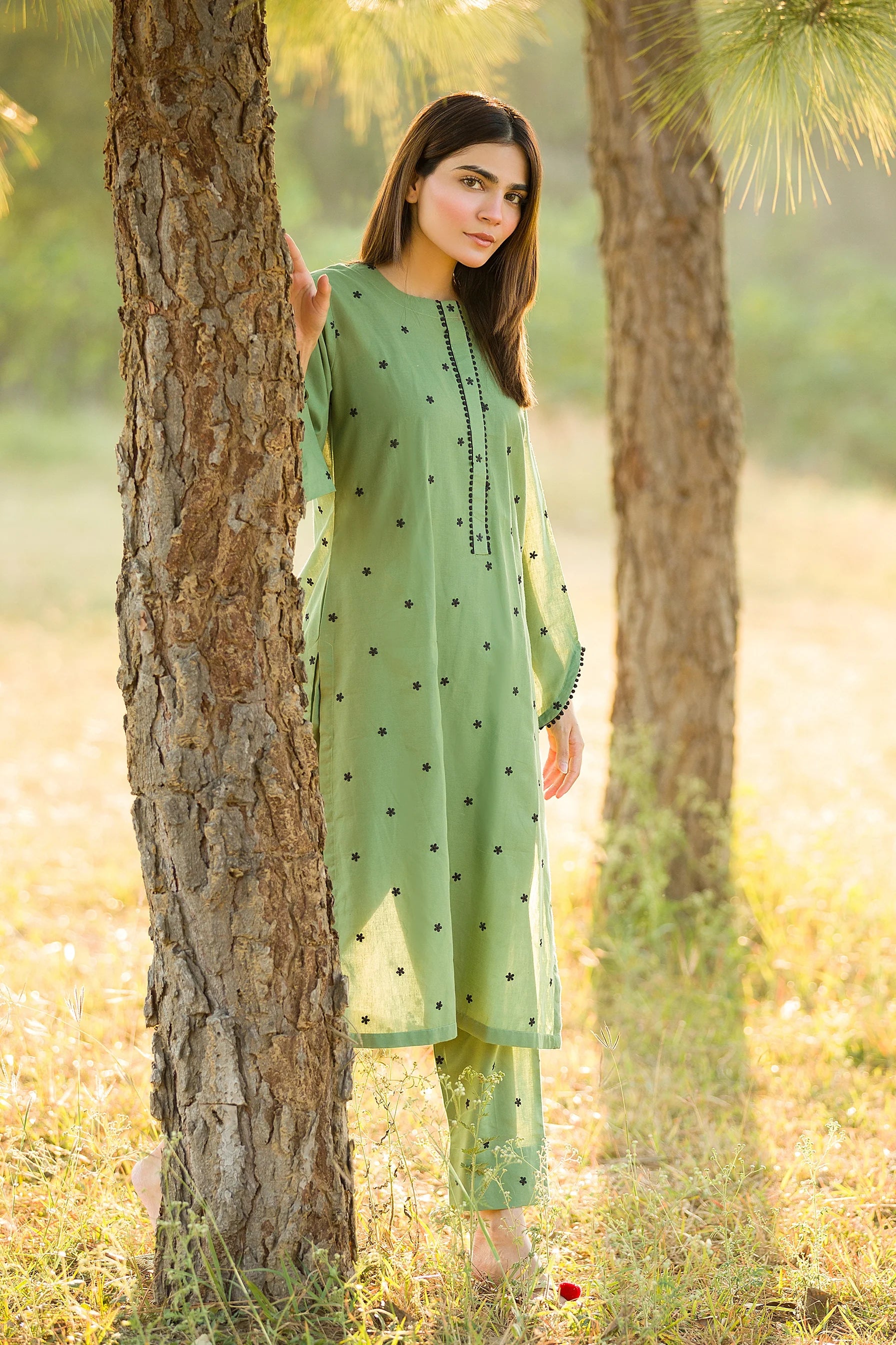 Nilofer- Green Embroidered Lawn 2 Piece